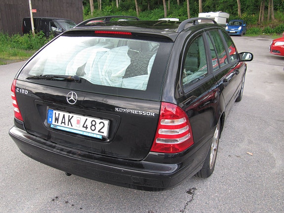 Mercedes-Benz C180 3 of 5