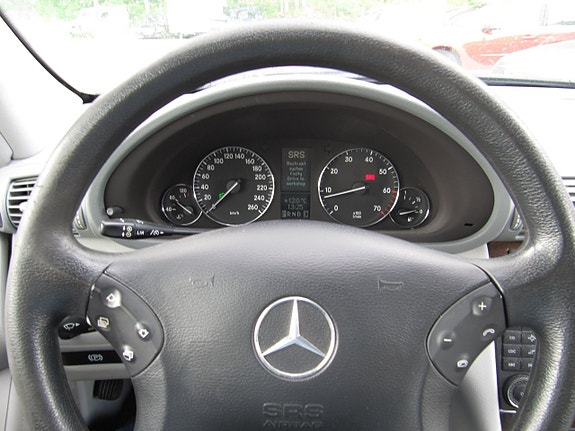 Mercedes-Benz C180 9 of 14