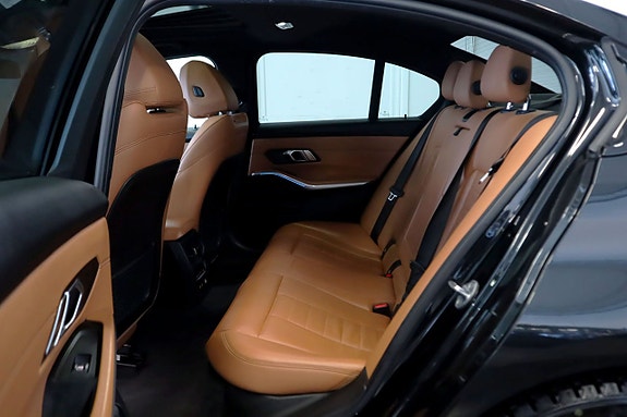 BMW 330e 18 of 19