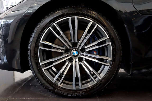 BMW 330e 2 of 5