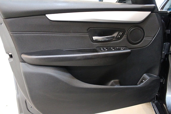 BMW 218 7 of 12