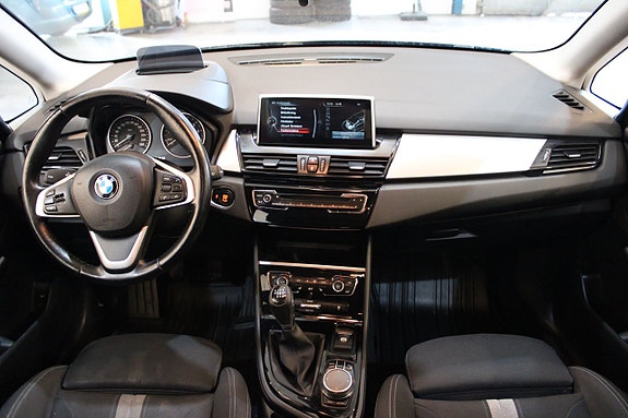 BMW 218 10 of 12