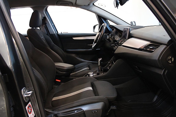 BMW 218 8 of 12