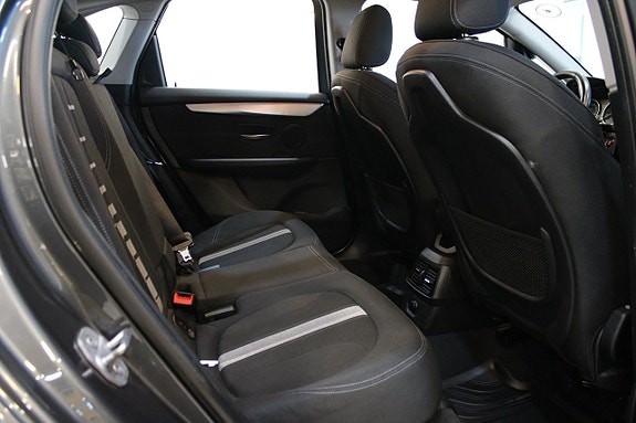 BMW 218 9 of 12
