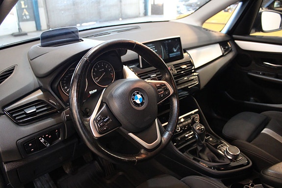 BMW 218 11 of 12