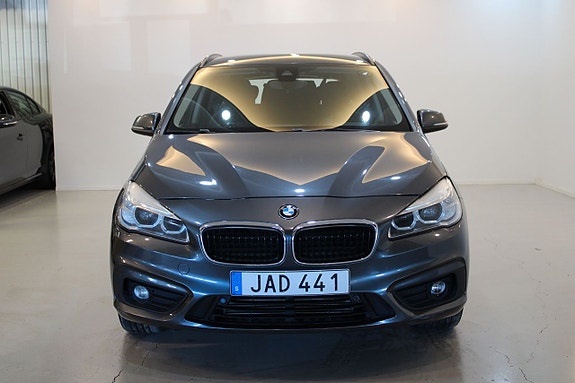 BMW 218 2 of 12