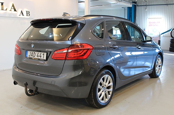 BMW 218 4 of 12