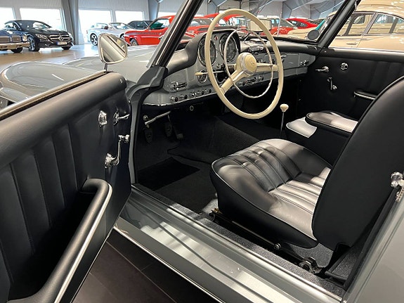 Mercedes-Benz 190 SL 14 of 16