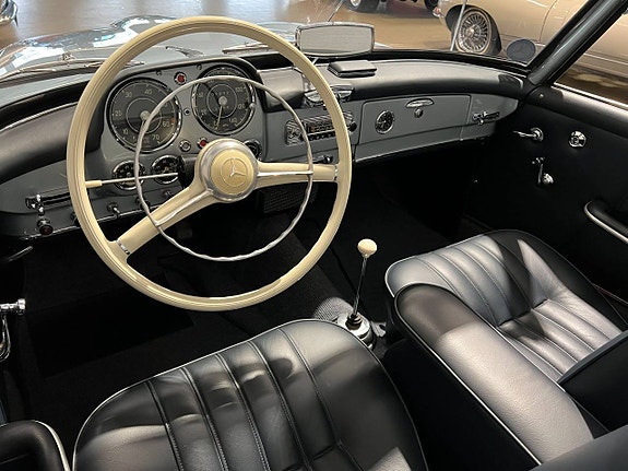 Mercedes-Benz 190 SL 13 of 16