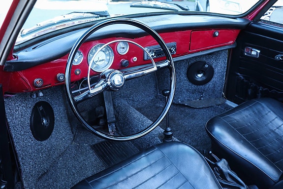 Volkswagen Karmann Ghia 9 of 13