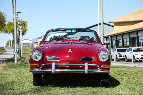 Volkswagen Karmann Ghia 3 of 5