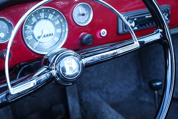 Volkswagen Karmann Ghia 13 of 13