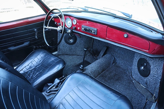 Volkswagen Karmann Ghia 10 of 13
