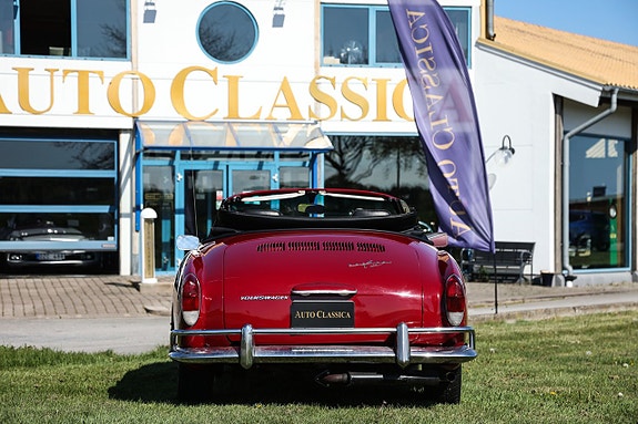 Volkswagen Karmann Ghia 7 of 13