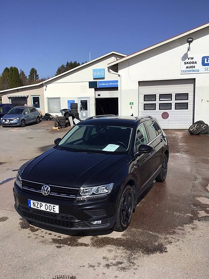 Volkswagen Tiguan 2 of 5