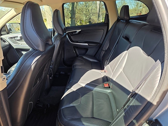 Volvo XC60 9 of 17