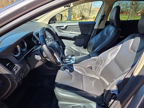 Volvo XC60 8 of 17