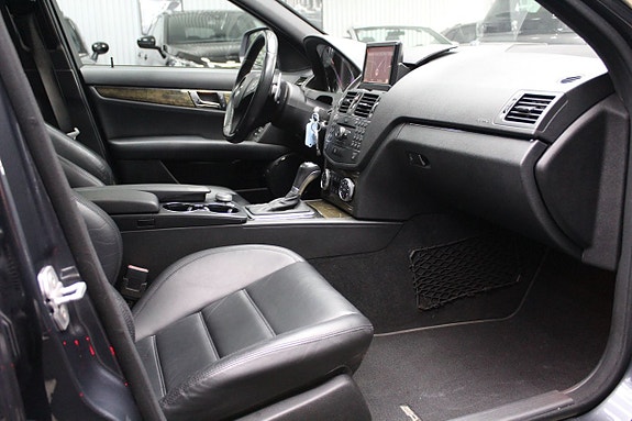Mercedes-Benz C63 11 of 20