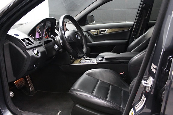 Mercedes-Benz C63 9 of 20