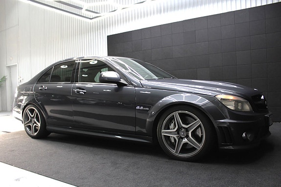 Mercedes-Benz C63 8 of 20