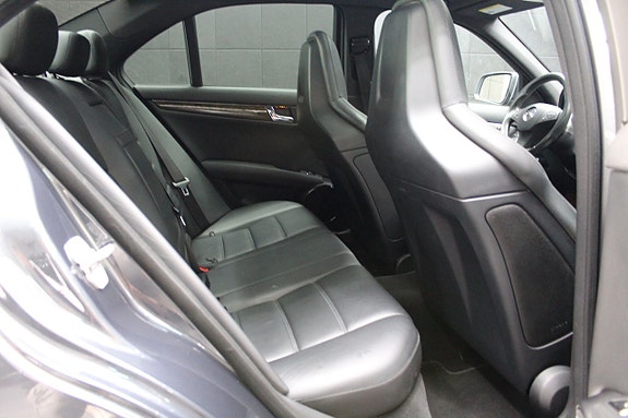 Mercedes-Benz C63 13 of 20