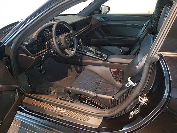 Porsche 911 GT3 8 of 9