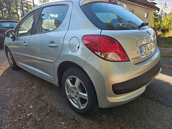Peugeot 207 3 of 5
