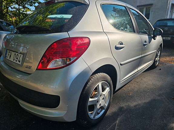 Peugeot 207 2 of 5