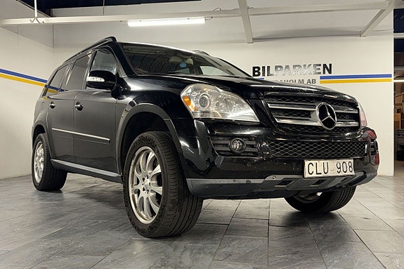 Mercedes-Benz GL450 2 of 4