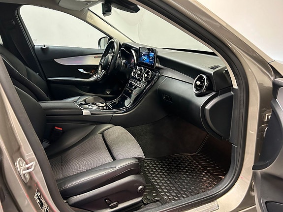 Mercedes-Benz C300 13 of 25