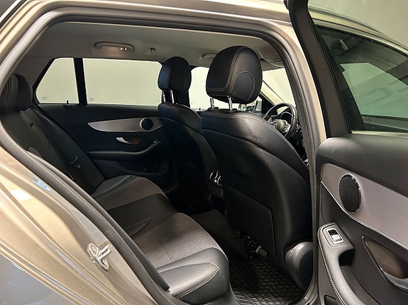 Mercedes-Benz C300 14 of 25