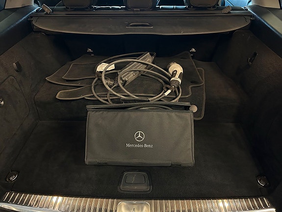Mercedes-Benz C300 25 of 25