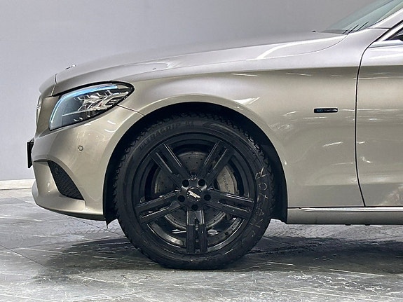 Mercedes-Benz C300 4 of 5