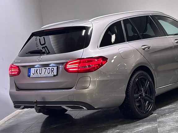 Mercedes-Benz C300 9 of 25