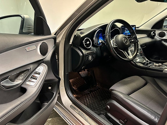 Mercedes-Benz C300 12 of 25