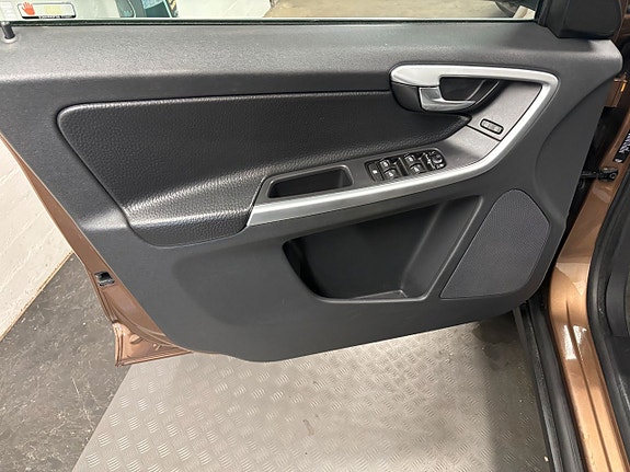 Volvo XC60 14 of 22