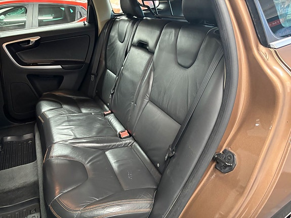 Volvo XC60 12 of 22
