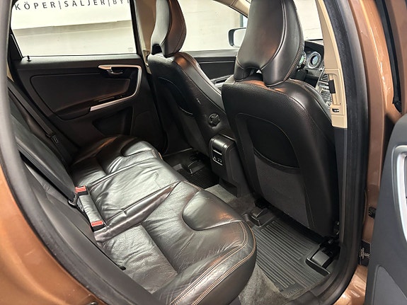Volvo XC60 13 of 22
