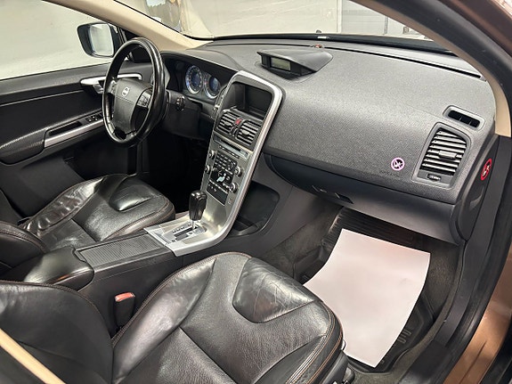 Volvo XC60 10 of 22