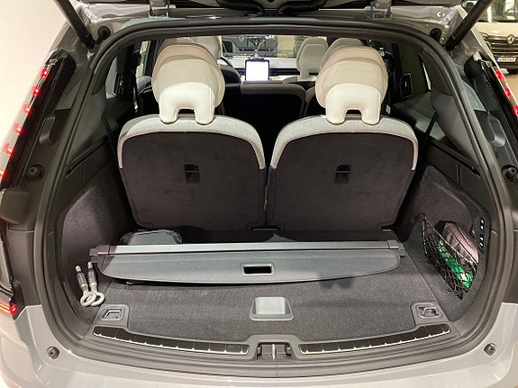Volvo EX90 13 of 28