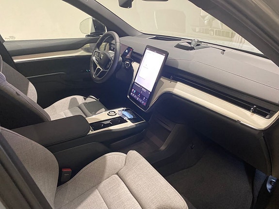 Volvo EX90 8 of 28