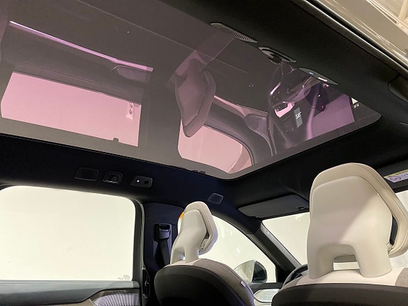 Volvo EX90 10 of 28