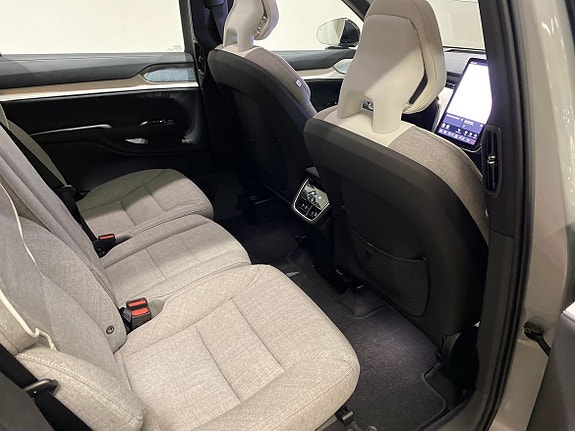 Volvo EX90 9 of 28