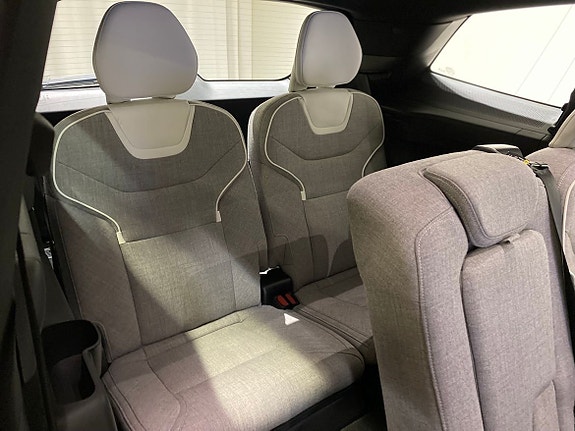 Volvo EX90 12 of 28