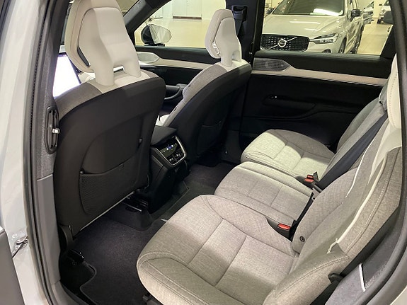 Volvo EX90 15 of 28