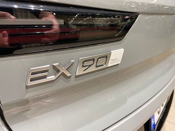 Volvo EX90 17 of 28