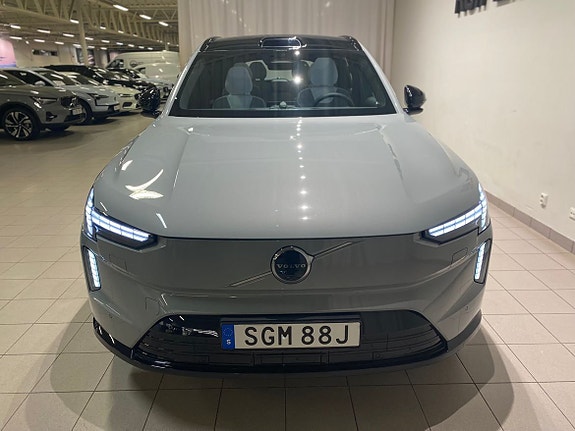 Volvo EX90 3 of 5