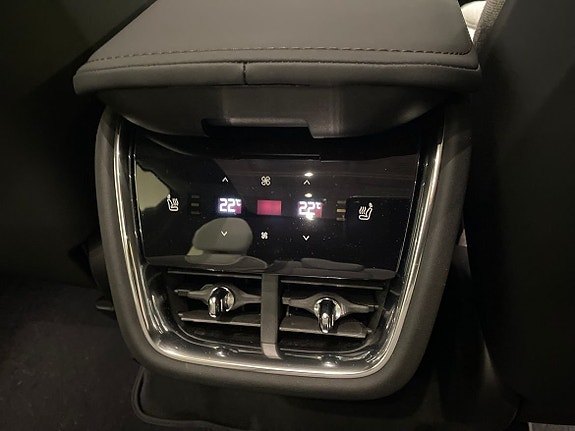 Volvo EX90 11 of 28