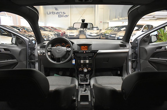 Opel Astra 18 of 21