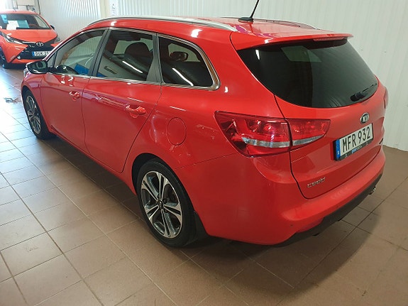 Kia Ceed 2 of 5
